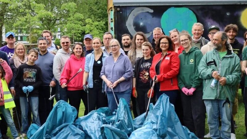 Müllsammel-Aktion in Kleve: 40 Freiwillige sammeln säckeweise Müll am Spielplatz Brüningstraße