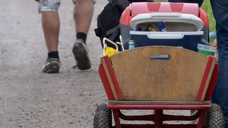 Vatertag in Millingen: Feuerwehr veranstaltet ersten Bier-Drive-In am Vatertag