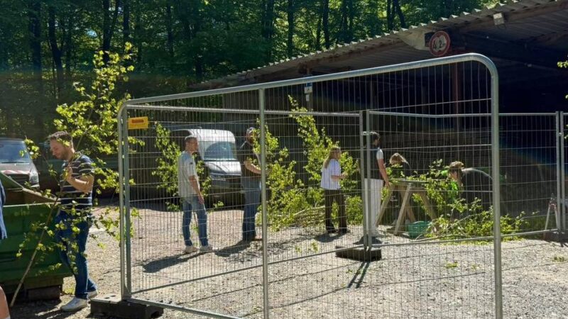 Hardter Wald in Mönchengladbach: Maibäume, Mut und heimliche Gesten