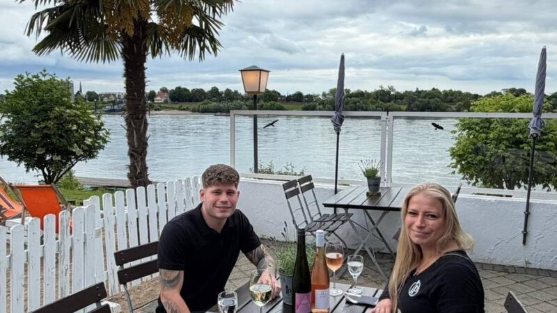 Premiere in Dormagen: Erste Weinwanderung führt drei Kilometer am Rhein entlang