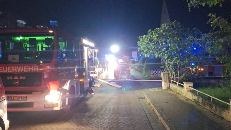 Kellerbrand in Emmerich: Feuer in Einfamilienhaus – eine Person verletzt