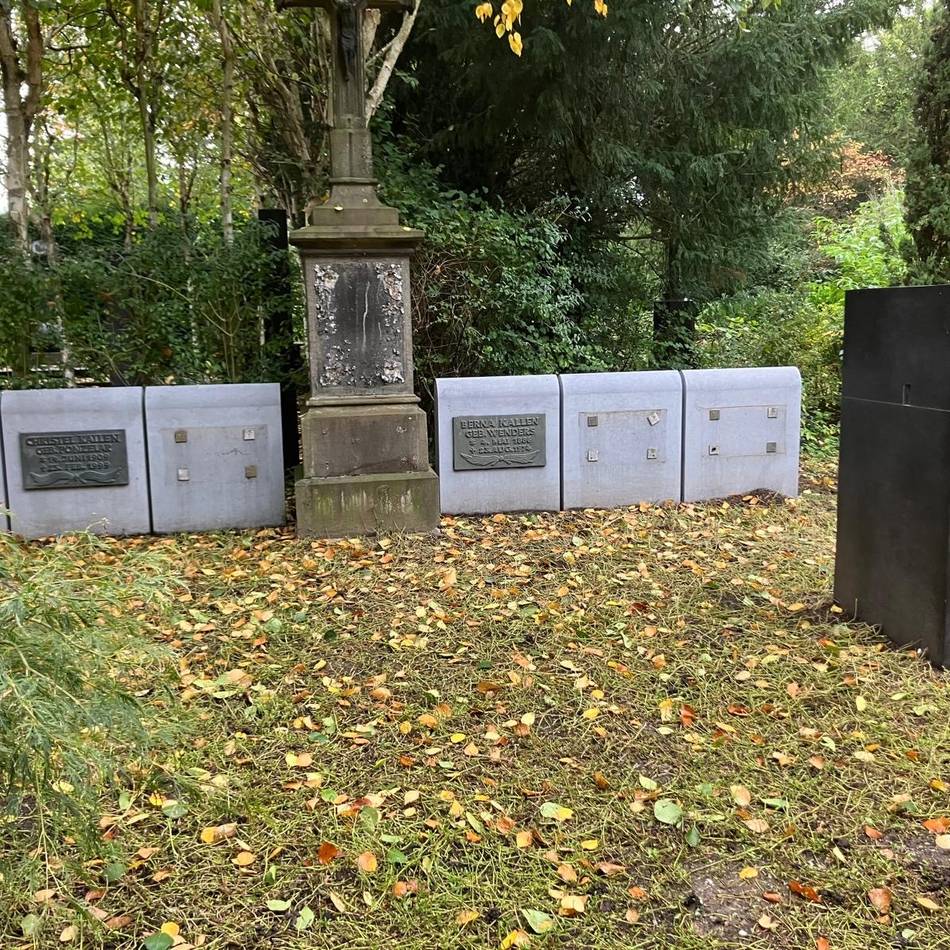 Diebstahlserie auf Neusser Hauptfriedhof: „Die Täter müssen mit Lkw und Kran gekommen sein“