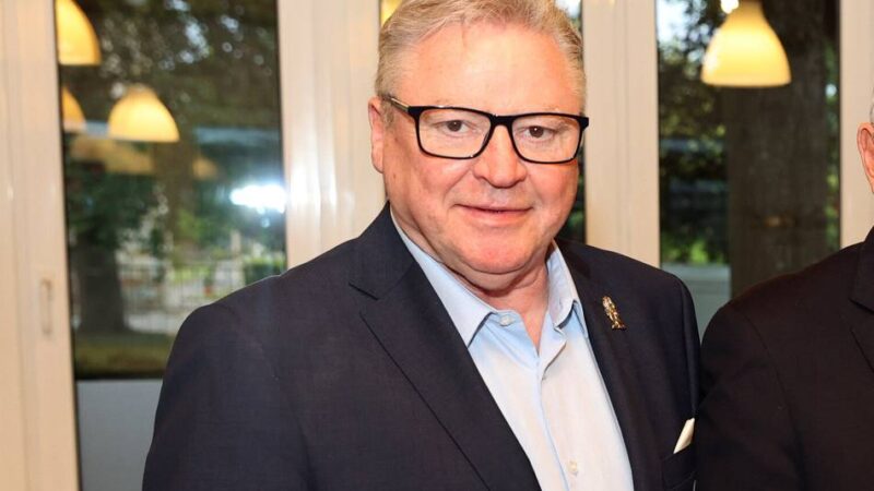 Staffelstab übergeben: Hermann Schnitzler ist neuer Chef der Mönchengladbacher Karnevalisten