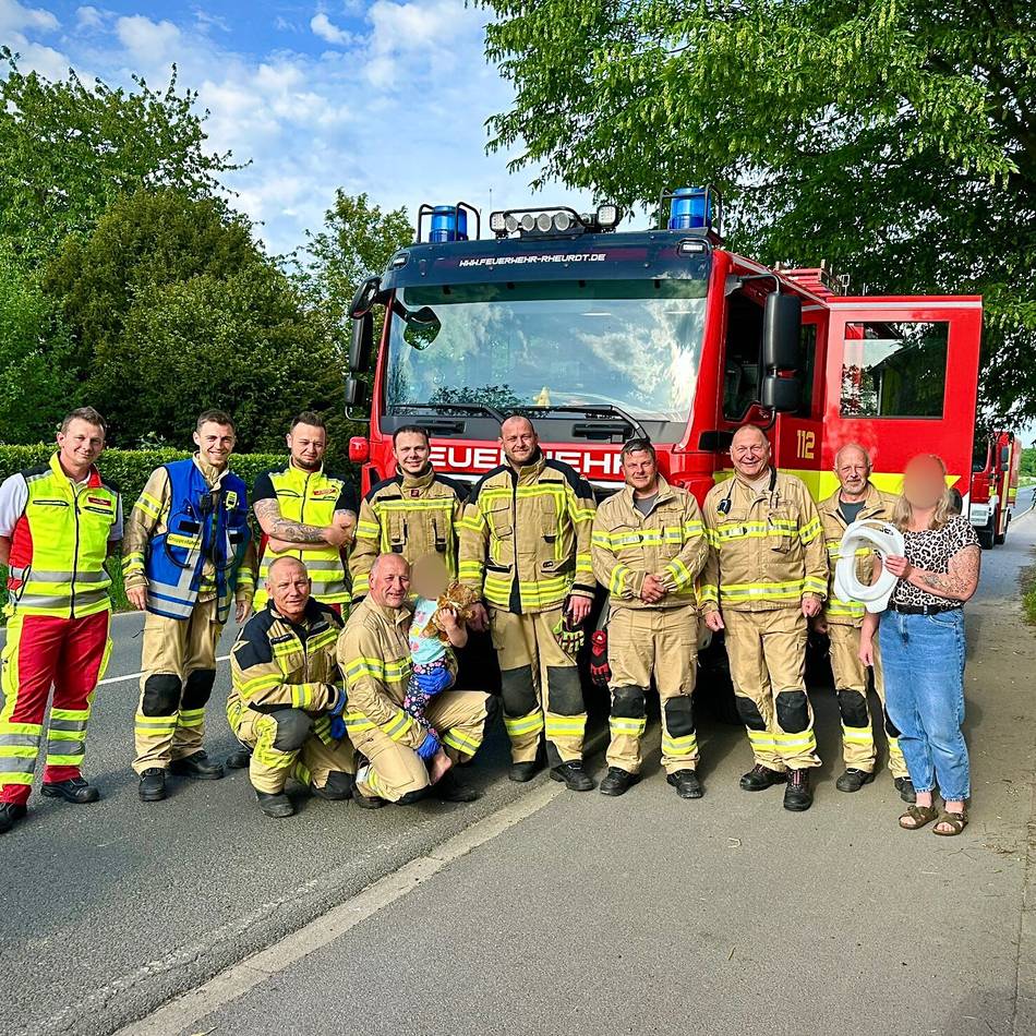 Feuerwehr-Einsatz in Saelhuysen: Dreijähriges Mädchen steckt mit Toilettensitz am Kopf fest
