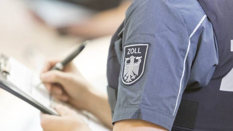 Razzia in Voerde: Zoll entdeckt zwölf illegale Arbeiter auf Logistikgelände