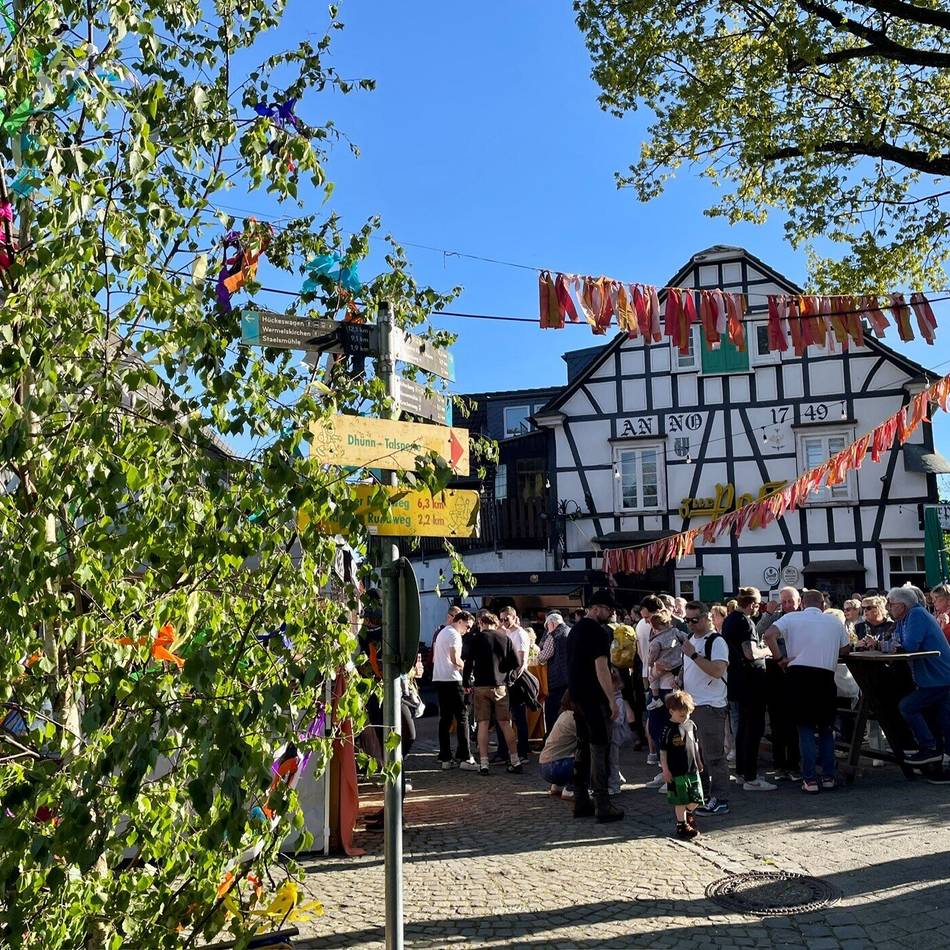 Der VVV mischt diesmal selbst mit: Und wieder tanzt Dhünn bei Sonnenschein in den Mai