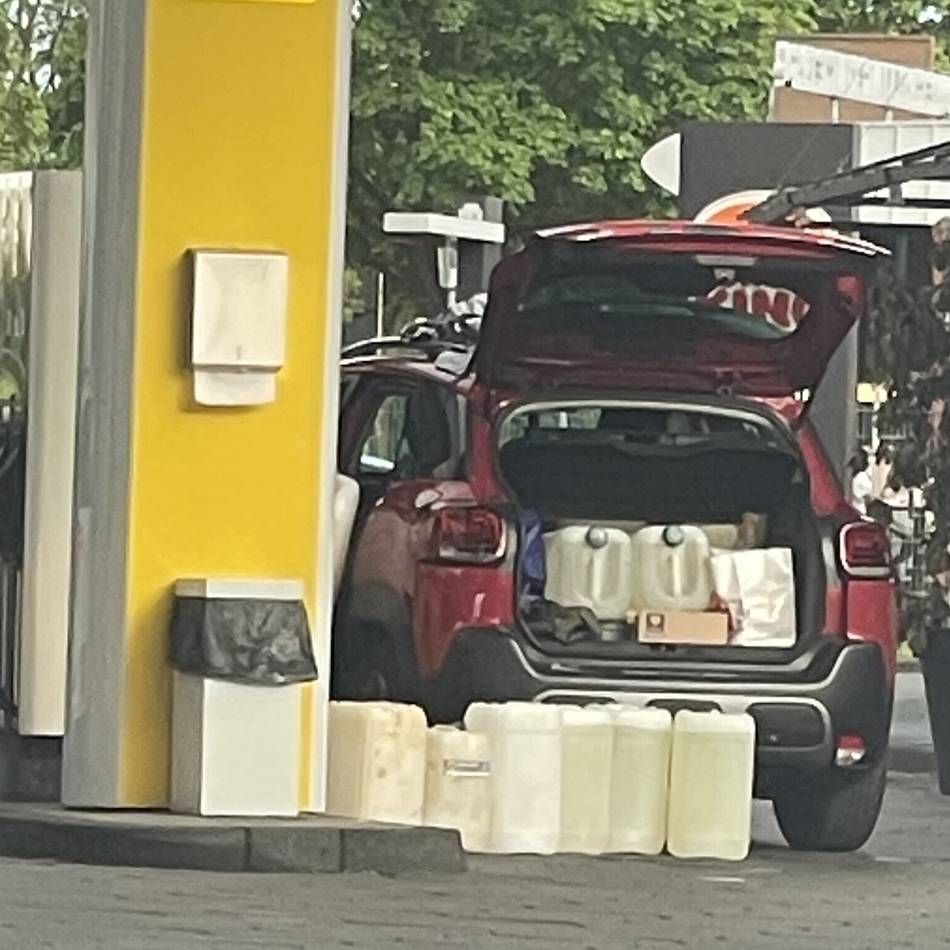 Tanktourismus im Kreis Kleve: Niederländische Steuerfalle beim Tanken? Kanister im Kofferraum können teuer werden