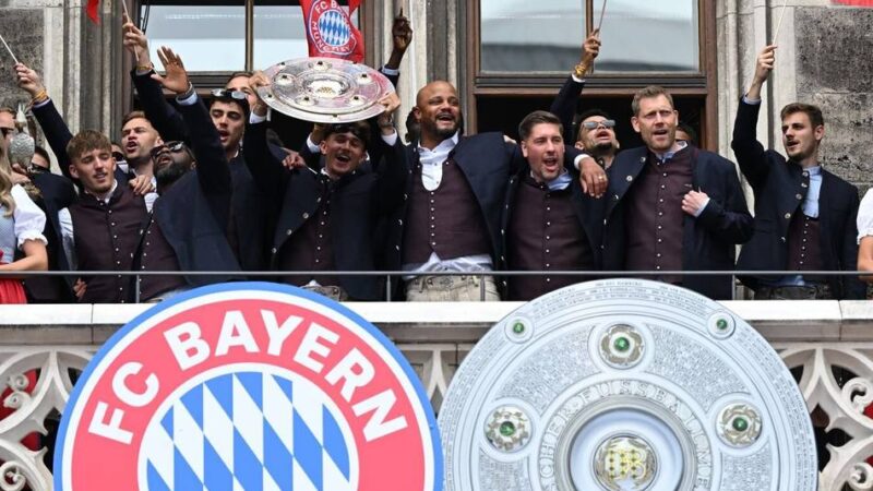 Die Aktion im Video: Großes Logo mit Bayern-Beleidigung bei Meisterfeier am Marienplatz