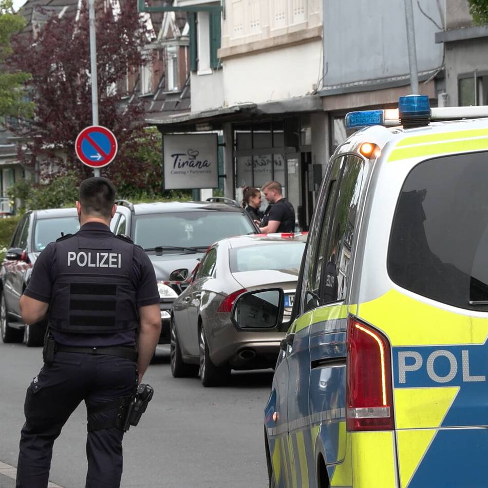 Polizeieinsatz in Moers: Mann soll nach Messerattacke schwer verletzt sein