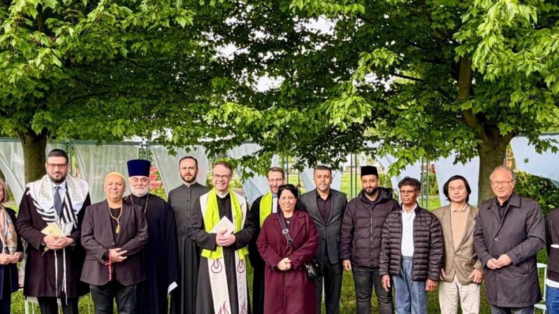 Friedensgebet in Neuss: Vertreter von elf Religionen vereinen sich trotz Differenzen