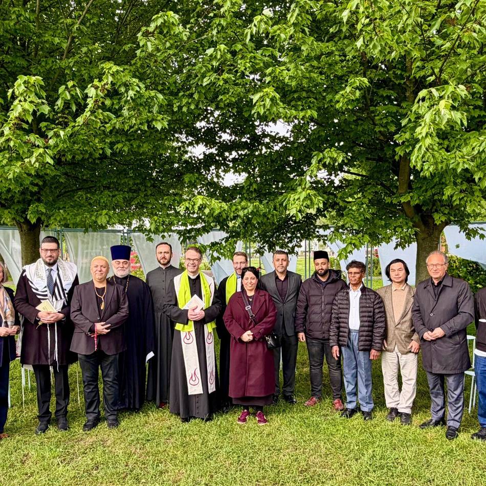 Friedensgebet in Neuss: Vertreter von elf Religionen vereinen sich trotz Differenzen