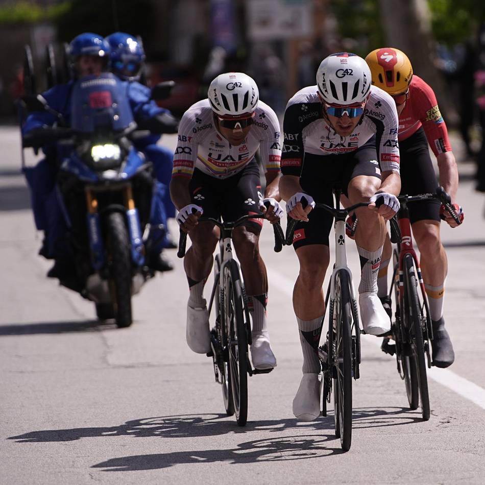Radsport: Schreckmoment für Vingegaard – Narvaez holt Giro-Etappe