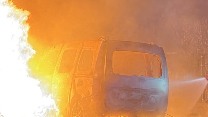 Einsatz in Breyell: Pkw brennt vollständig aus