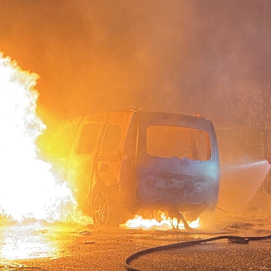 Einsatz in Breyell: Pkw brennt vollständig aus