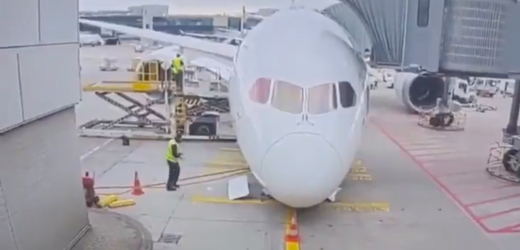 Lufthansa-Maschine knickt am Frankfurter Flughafen ein
