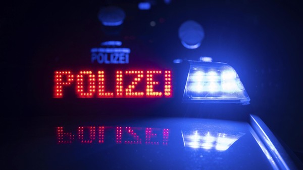 Scheinbar bewaffnete Velberterin festgenommen – Begleitung verletzt Polizisten
