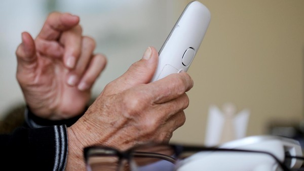 Velberter Seniorin (85) übergibt Bargeld und Girocard an Trickbetrüger
