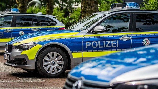 Vorfahrtsstreit in Heiligenhaus eskaliert – Autofahrer zieht Waffe