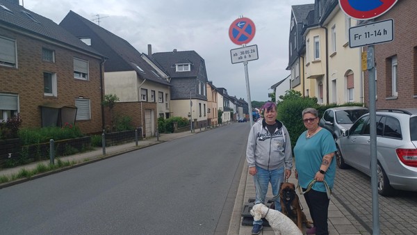Parkverbot und aufgerissene Straße: Neue Baustelle in einem Velberter Wohngebiet
