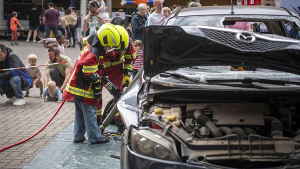 Hier werden Kinder zu kleinen Helden: Feuerwehrfest in Velbert-Langenberg