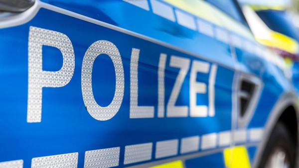 Autofahrer soll zwei junge Velberter (16 und 21) angegriffen haben