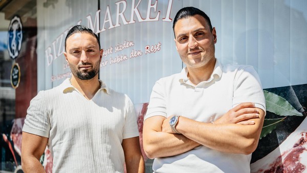 Nach monatelanger Schließung: Velberter Brüder übernehmen türkischen Supermarkt