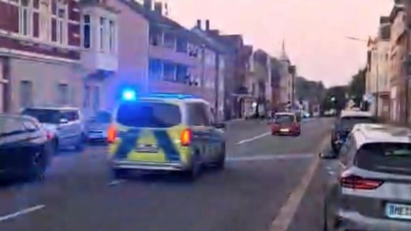 Wilde Verfolgungsjagd in Velbert: Kleinwagen rast immer wieder hin und her