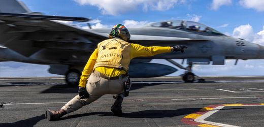 Iran-Krieg: US-Armee attackiert Ziele nach mutmaßlichem Hubschrauberabschuss