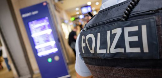 Köln: 22-Jähriger will Reisenden an S-Bahn-Halt offenbar auf Gleise ziehen