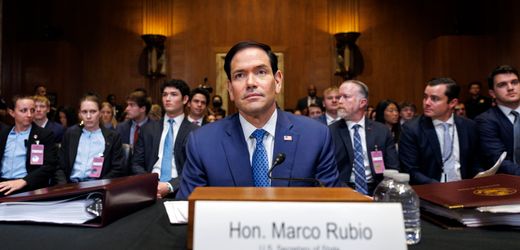 Donald Trump: Abgeordneter konfrontiert Rubio mit Videos von Nickerchen – »Der Typ schläft nicht«