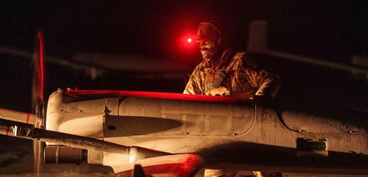 Russlands Angriffskrieg: Ukraine greift russische Ölraffinerie in Westsibirien an
