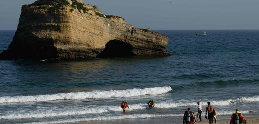 Frankreich: Taucherin von herabstürzendem Felsen in Biarritz getötet