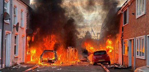 Belfast: Nach Messer-Angriff eskalieren rassistische Ausschreitungen