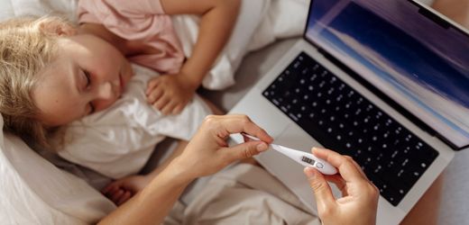 Kinderkrankentage werden meistens von Frauen genommen