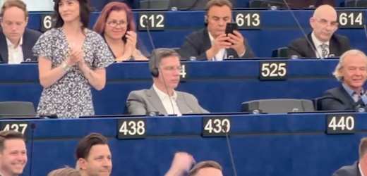 EU-Parlament: Abgeordnete skandieren »Send them back« nach Abstimmung zu Asylgesetzen
