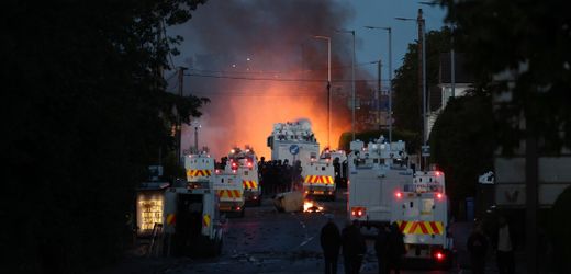 Nordirland: Zweite Nacht mit Krawallen in Belfast nach Messerangriff