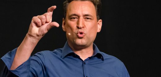 Georg Eisenreich und Hape Kerkeling: Die stärkste Waffe eines Demokraten? Der Humor – Kolumne