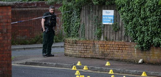 Großbritannien und Nordirland: Krawalle nach Messerattacke in Belfast befürchtet
