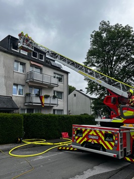 FW-Velbert: Brand in Mehrfamilienhaus in Velbert-Neviges
