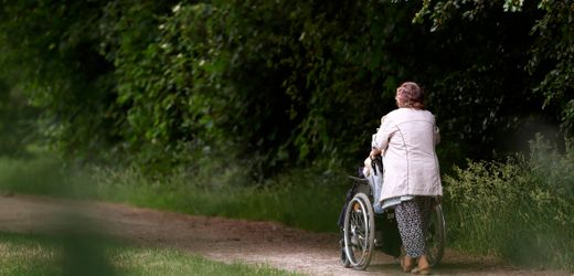 Pflegekosten: Landkreistag hält 100.000-Euro-Grenze für Kinder für zu hoch
