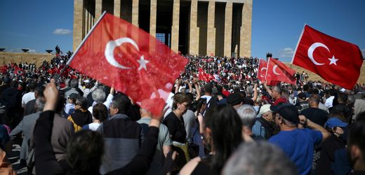 Türkei-Podcast: Droht Recep Tayyip Erdoğan das gleiche Schicksal wie Viktor Orbán?