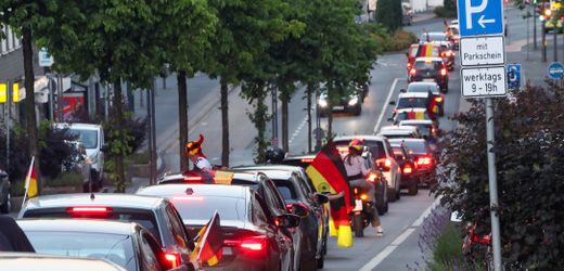 Autokorso: Nicht auf dem Dach sitzen, nicht unnötig hupen – welche Regeln gelten
