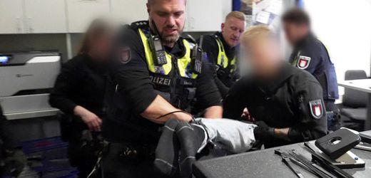 Zwischen Krawall, Kriminalität und Kult: Die Cops von der Davidwache – SPIEGEL TV