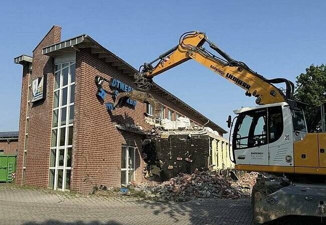 Ehemalige Zentrale am Melatenweg: Rees: Altes Stadtwerke-Gebäude verschwindet