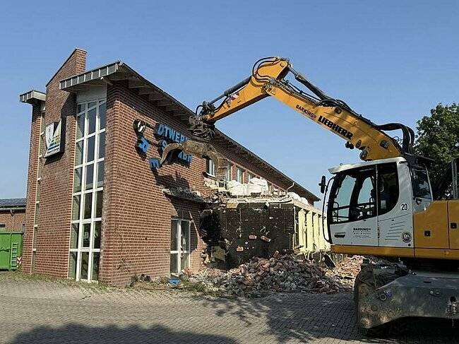 Ehemalige Zentrale am Melatenweg: Rees: Altes Stadtwerke-Gebäude verschwindet