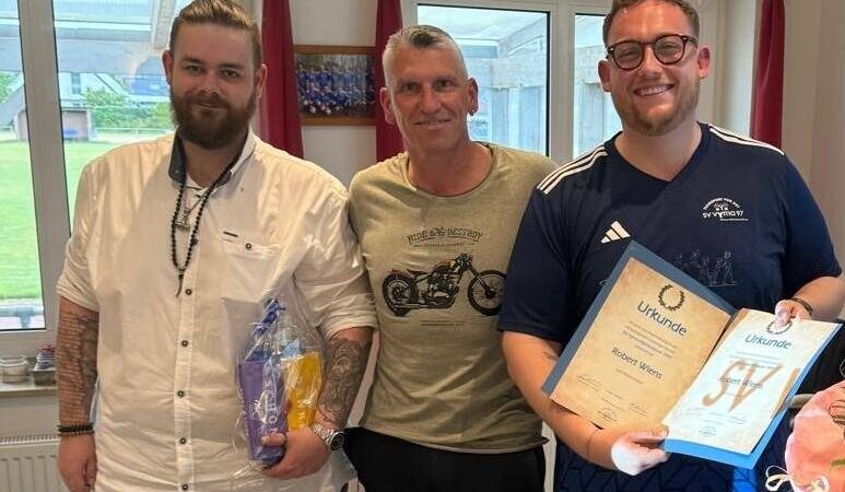 Mitgliedertreffen beim SV Vyma: Große Ehre für Ex-Torjäger Robert Wiens