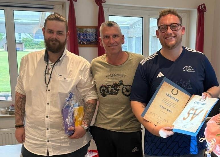 Mitgliedertreffen beim SV Vyma: Große Ehre für Ex-Torjäger Robert Wiens