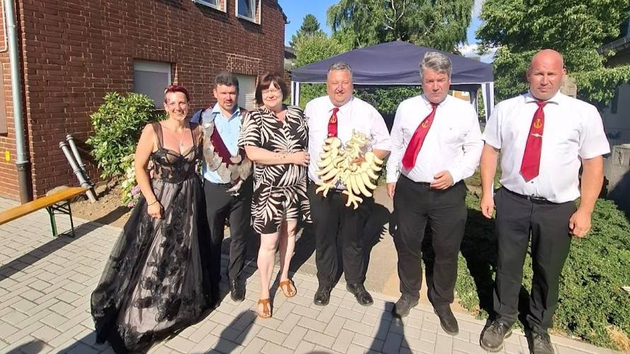 Brauchtum in Rommerskirchen: Böllerschüsse eröffnen das Peter-und-Paul-Fest
