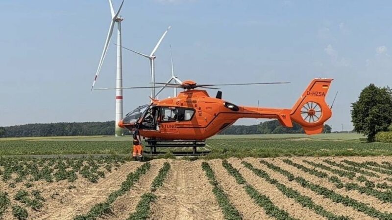 Einsatz in Dülken: Rettungshubschrauber landet auf dem Feld