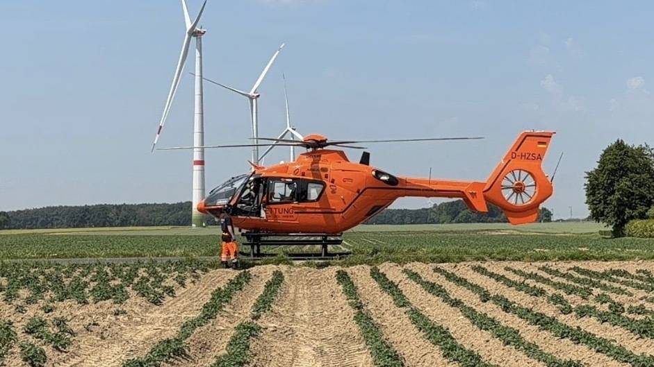 Einsatz in Dülken: Rettungshubschrauber landet auf dem Feld